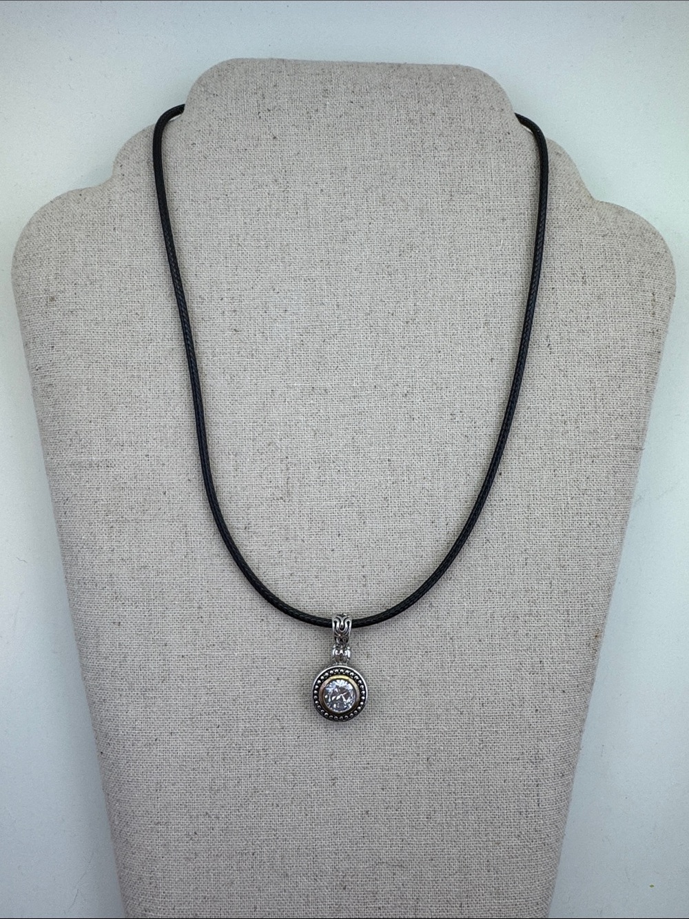 💛 Classic Silver Tone CZ Pendant Necklace